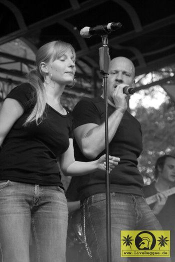 Dr. Ring Ding (D) with K-Mob 10. This Is Ska Festival - Wasserburg, Rosslau 24. Juni 2006 (15).jpg